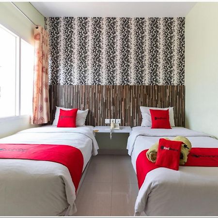 Reddoorz Plus @ Hertasning Area Makassar Exterior photo