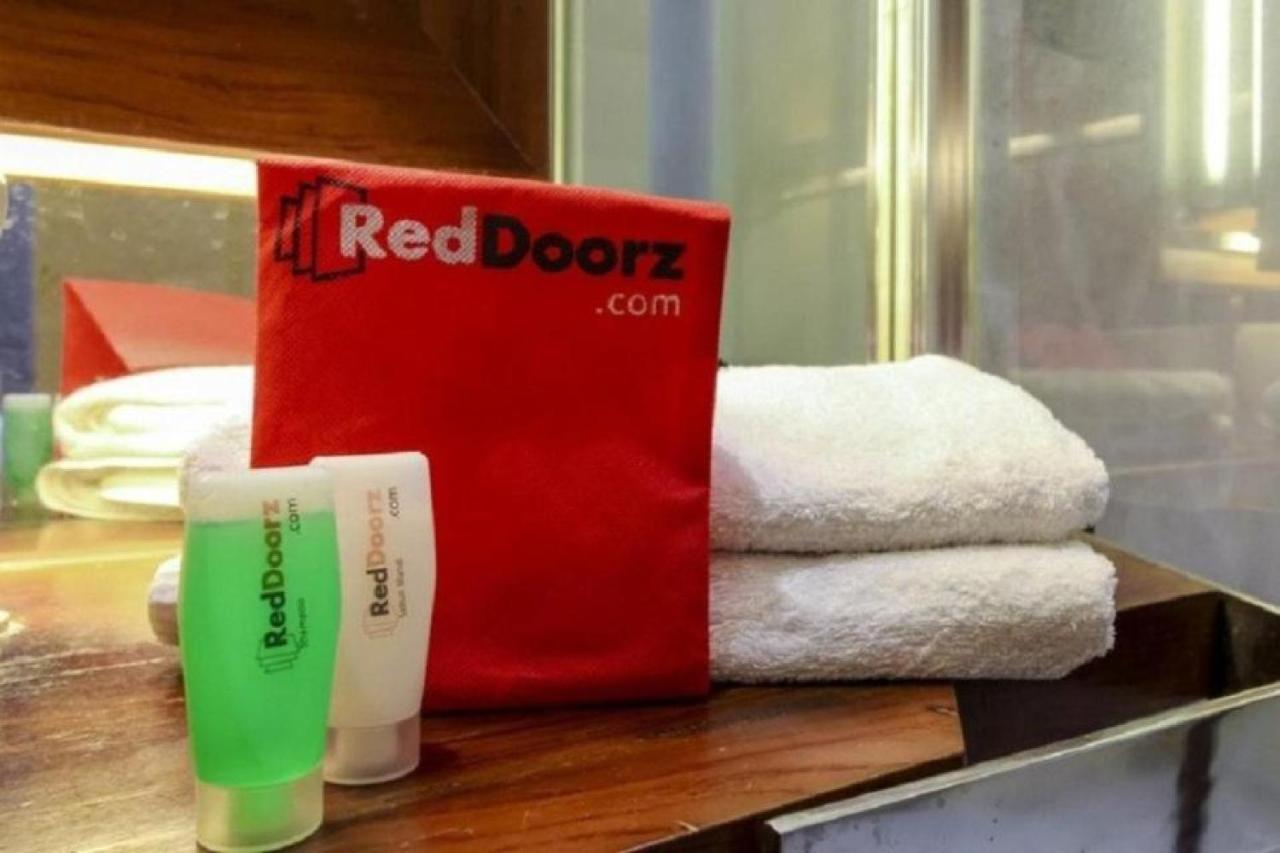 Reddoorz Plus @ Hertasning Area Makassar Exterior photo