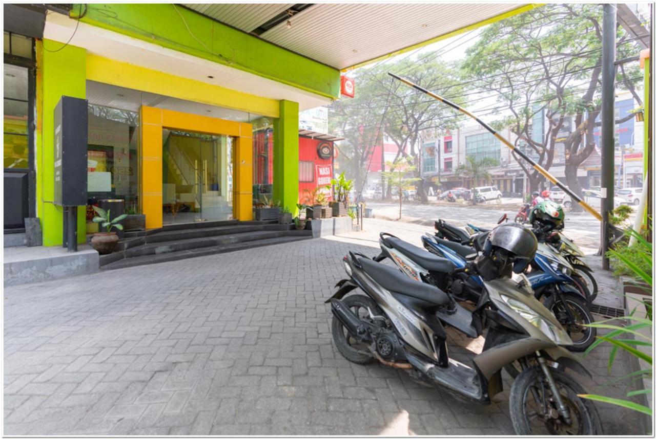Reddoorz Plus @ Hertasning Area Makassar Exterior photo